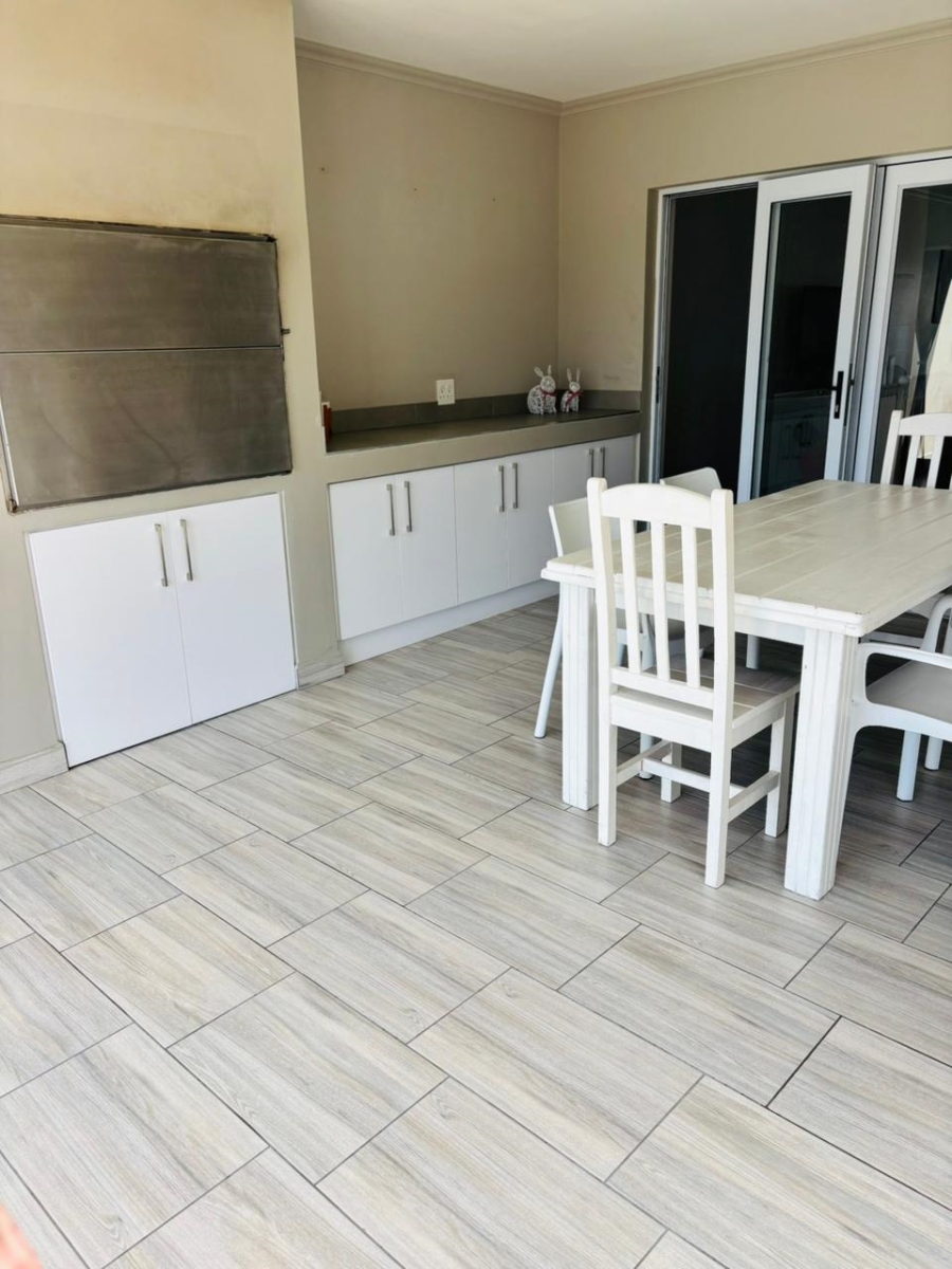 To Let 3 Bedroom Property for Rent in Aston Bay Eastern Cape